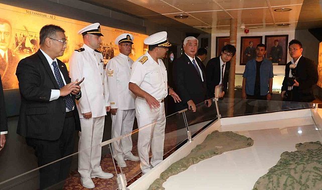 Japonya Savunma Bakanı Nakatani, İstanbul Tersanesi Komutanlığı'nı ziyaret etti