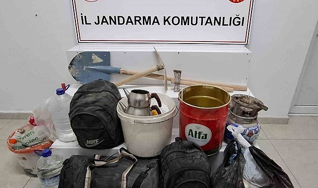Kaçak kazı yapan definecilere suçüstü
