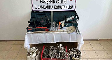 Kaçak kazı yaparken suçüstü yakalandılar