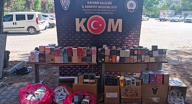 Kaçak parfüm satan şahıslar yakalandı