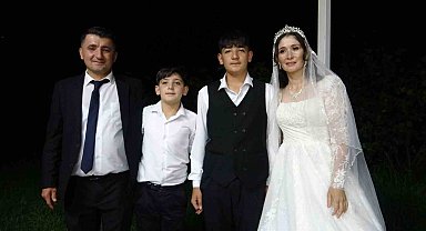 Kaçarak evlendiler, 17 yıl sonra düğünlerini yaptılar