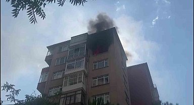 Kadıköy'de 11 katlı binada yangın paniği: Anne ve iki çocuğu dumandan etkilendi