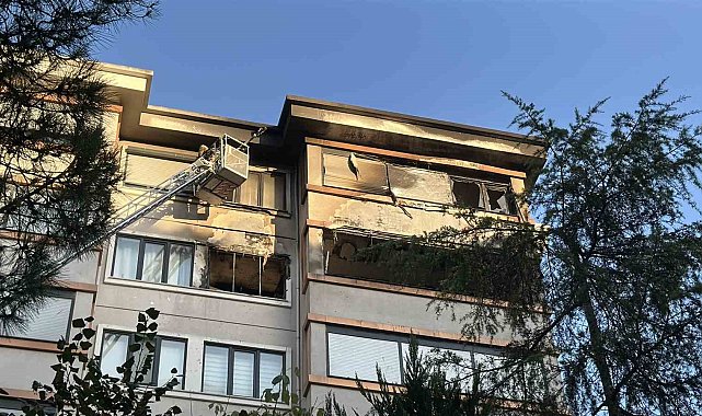 Kadıköy'de 8 katlı binada korkutan yangın: 1 kişi dumandan etkilendi