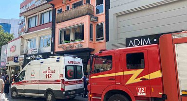 Kafede fritözden çıkan yangın paniğe neden oldu