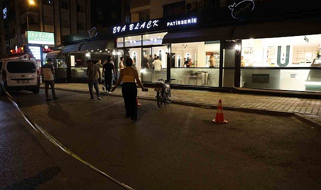 Kafeyi önce motosikletle, şimdi de otomobille gelip kurşunladılar