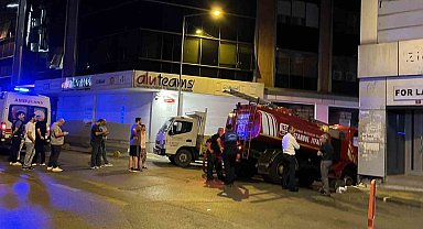 Kağıthane'de 5 katlı iş merkezinin çatısında yangın çıktı