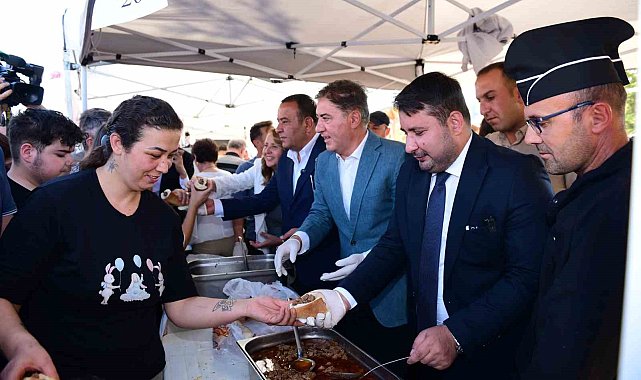 Kahramankazan Belediye Başkanı Çırpanoğlu'ndan Emir Can İğrek'e kavun ikramı