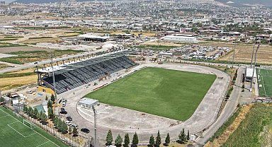 Kahramanmaraş'ta 4 bin kişilik futbol sahası hızla yapılıyor
