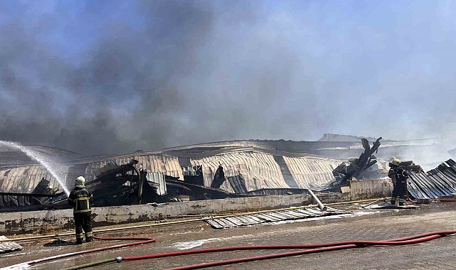 Kahramanmaraş'taki kağıt fabrikası yangını kontrol altına alındı