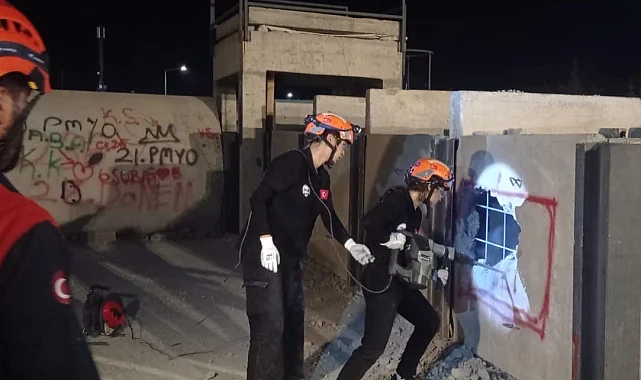 Kahramanmaraş'ta Bacıyan Timi'nden enkaz tatbikatı