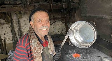 Kalaycılık mesleğini 62 yıldır sürdürüyor