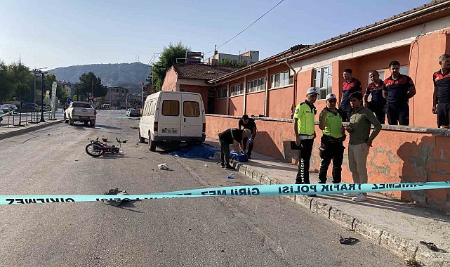 Kamyonet motosiklet ile çarpıştı, 3 aylık evli çiftin mutluluğu kazada son buldu