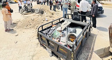 Kamyonetin çarptığı yük motosikleti ikiye ayrıldı: 1 yaralı