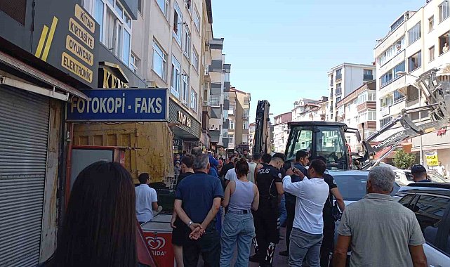 Kamyonun frenleri patladı, dükkana daldı