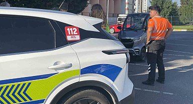 Kapaklı'da elektrikli otomobille scooter çarpıştı: 3 yaralı