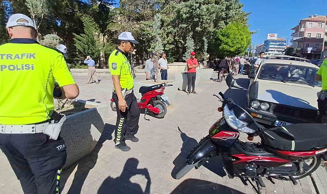 Karaman'da motosikletler çarpıştı: 2 yaralı