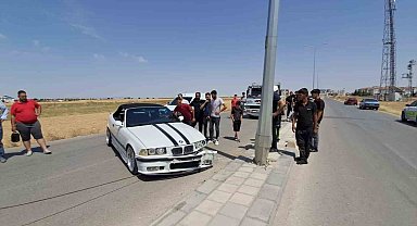 Karaman'da otomobil aydınlatma direğine çarptı: 1 yaralı