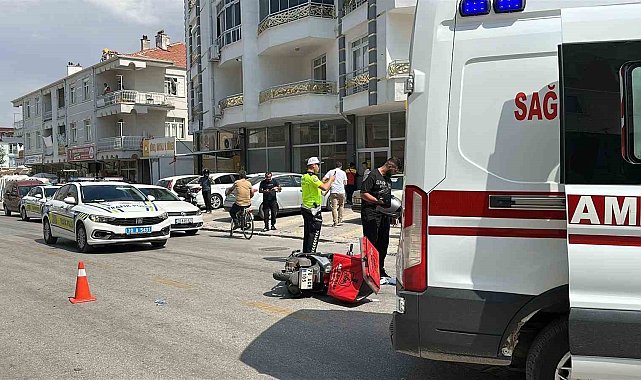 Karaman'da otomobille çarpışan motokurye yaralandı