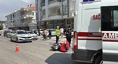 Karaman'da otomobille çarpışan motokurye yaralandı