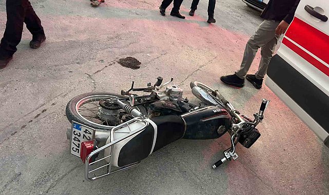 Karapınar'da motosiklet otomobille çarpıştı: 2 yaralı