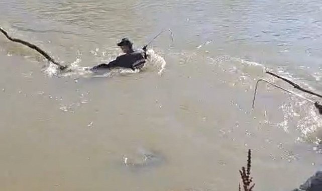 Karasu nehrine kapılan yolcuyu arama çalışmalarına devam ediliyor