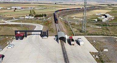 Kars Asya ile Avrupa'yı demiryoluyla birbirine bağlıyor