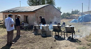 Kars'ta 78 yaşındaki düğün aşçısı 30 yıldır kazanda aşk pişiriyor