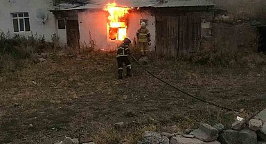 Kars'ta ev yangını kısa sürede söndürüldü