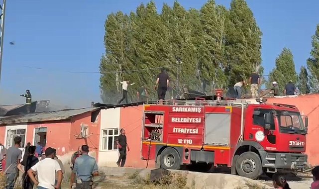 Kars'ta evde yangın paniğe neden oldu