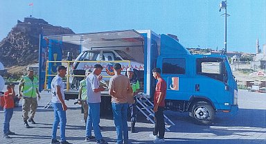 Kars'ta jandarmadan simülasyonlu emniyet kemeri uygulaması