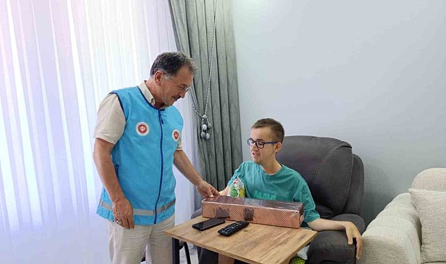 Kas hastası genç, biriktirdiği parayı Gazze'deki çocuklara bağışladı