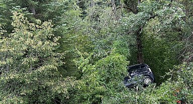 Kastamonu'da hafif ticari araç şarampole yuvarlandı: 4 yaralı