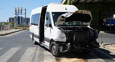 Kastamonu'da yolcu minibüsü ile hafif ticari araç çarpıştı: 10 yaralı