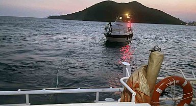 Katrancı Adası önlerinde sürüklenen tekne kurtarıldı