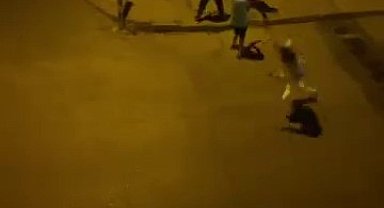 Kavga ettiği kişiye kaldırım taşıyla saldırdı