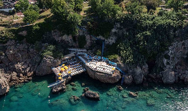 Kavurucu sıcaklardan kaçanların rotası Muratpaşa Falez Plajları oldu