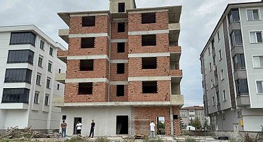 Kayıp kız çocuğu inşaatın önünde ölü bulundu