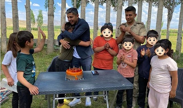Kaymakam Mahir'den 'Sen Gül Dünya Gülsün' Projesi