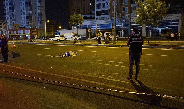 Kayseri'de feci kaza... Yolun karşısına geçen yayaya peş peşe 2 otomobil çarptı: 1 ölü