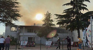 Kayseri'de hırdavat dükkanındaki yangın fabrikaya sıçradı
