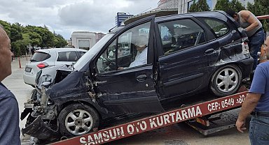 Kaza yaptı, hurdaya dönen aracından inmeyip çekiciyle hastaneye gitti