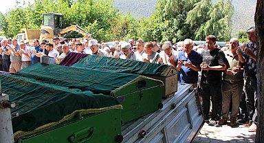 Kazada ölen anne, böbreğini verdiği oğlu ve kızı son yolculuğuna uğurlandı
