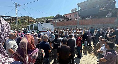 Kazada ölen kuzenler gözyaşlarıyla toprağa verildi