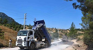 Kemer Ovacık Mahallesi'nin 3.5 kilometrelik yolu asfaltla buluştu