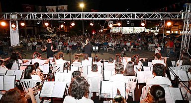Kemer'de sokak hayvanları yararına ikinci konser