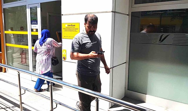 Kendisini arayan 'sahte polise' inandı, bin 500 dolarından oldu