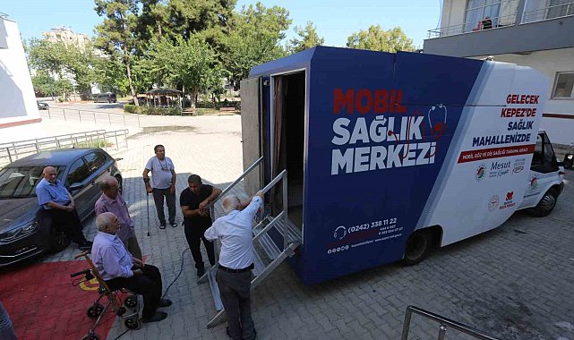 Kepez Belediyesi'nden huzurevi sakinlerine göz taraması