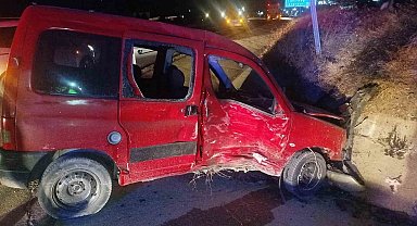 Keşan'da araçlar çarpıştı: 2 kişi yaralandı