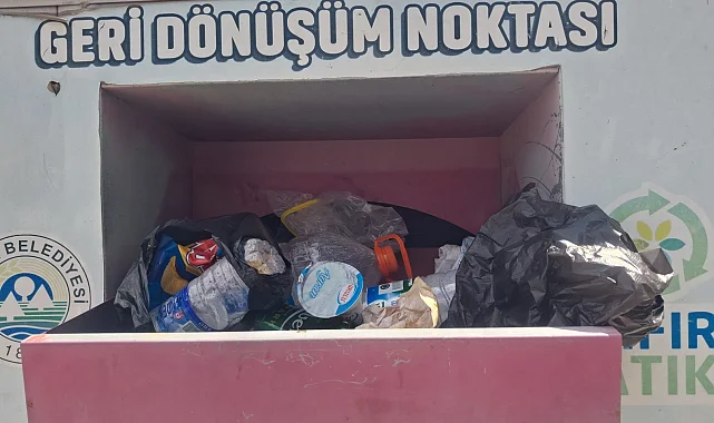 Keşan'da giysi toplama kutularında çöp tepkisi!