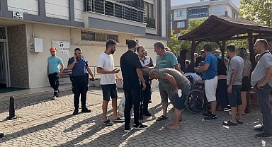 Kibrit çöpünden yaptıkları maket ev alev aldı